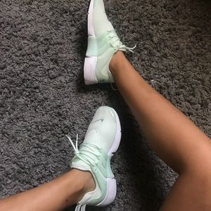 mint green nike prestos